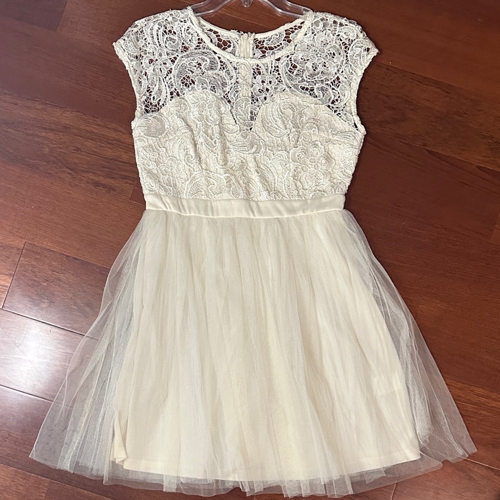 Elegant Cream Lace Women’s Dress, Size Large, NWOT